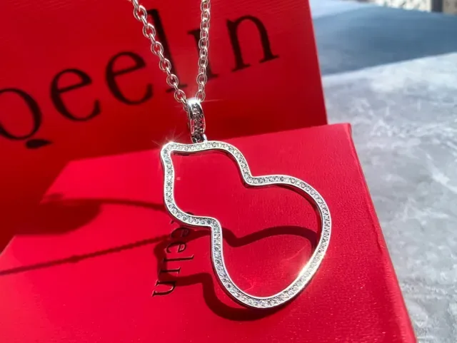 Silver Black Gourd-Shaped Outline Pavé-Set Border Necklace 6