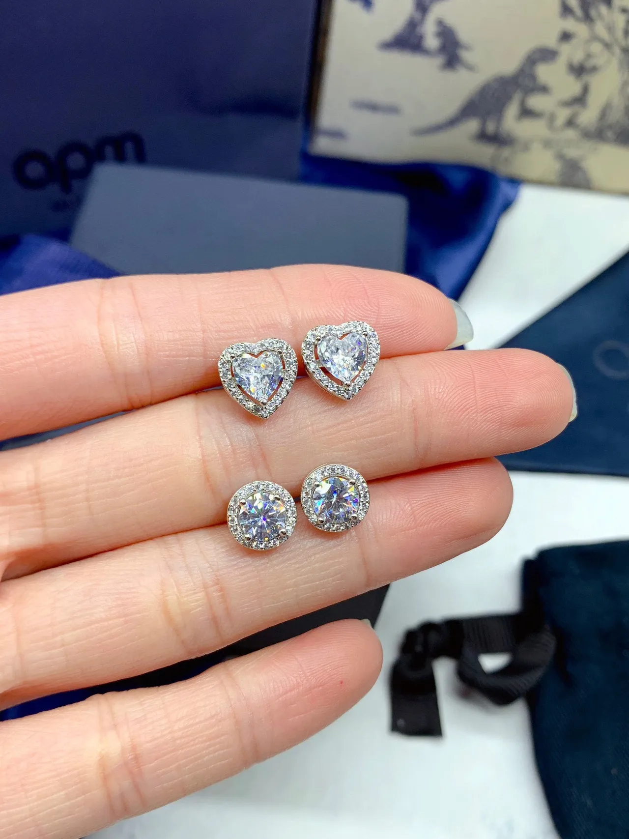 Silver Blue Heart-Shaped Studs Round Earrings 4