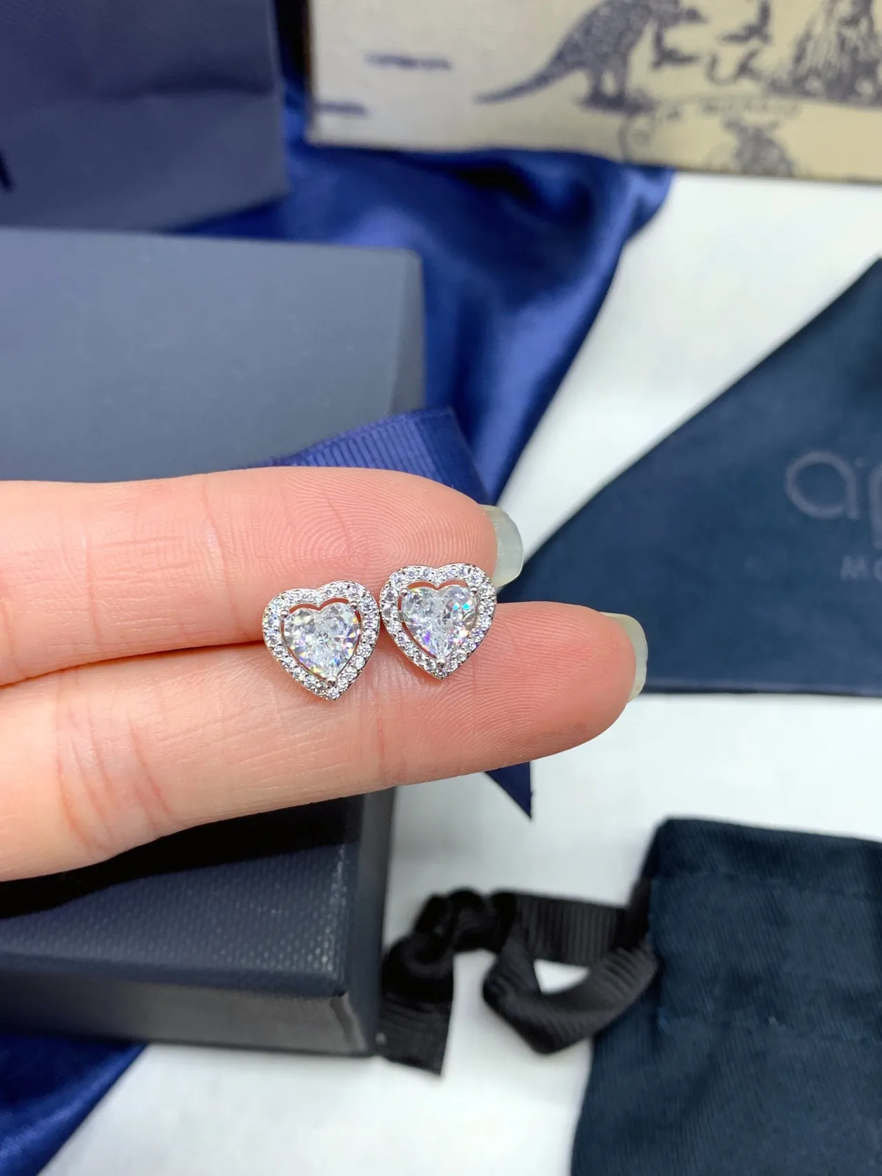 Silver Blue Heart-Shaped Studs Round Earrings 5