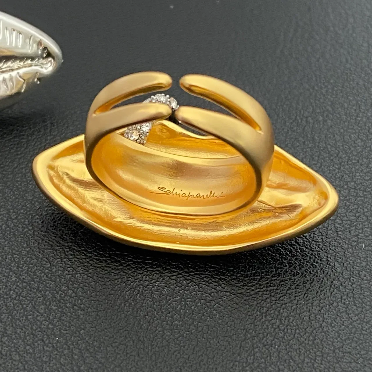 Silver Gold Lip-Shaped Textured Surface Ring 2