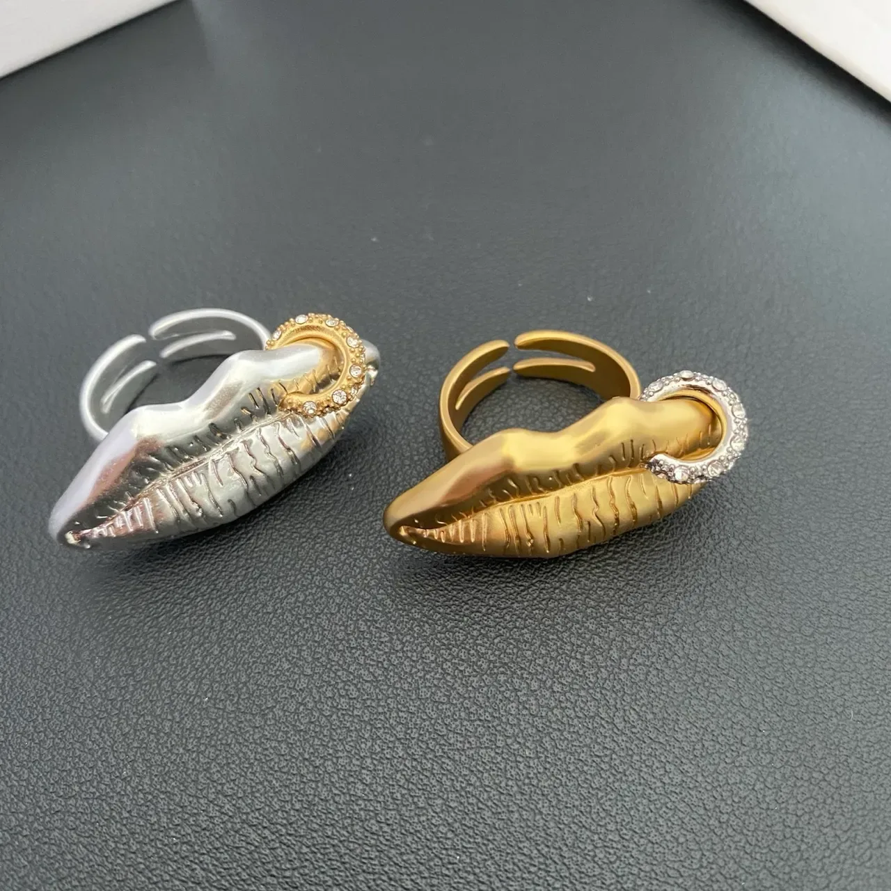 Silver Gold Lip-Shaped Textured Surface Ring 4