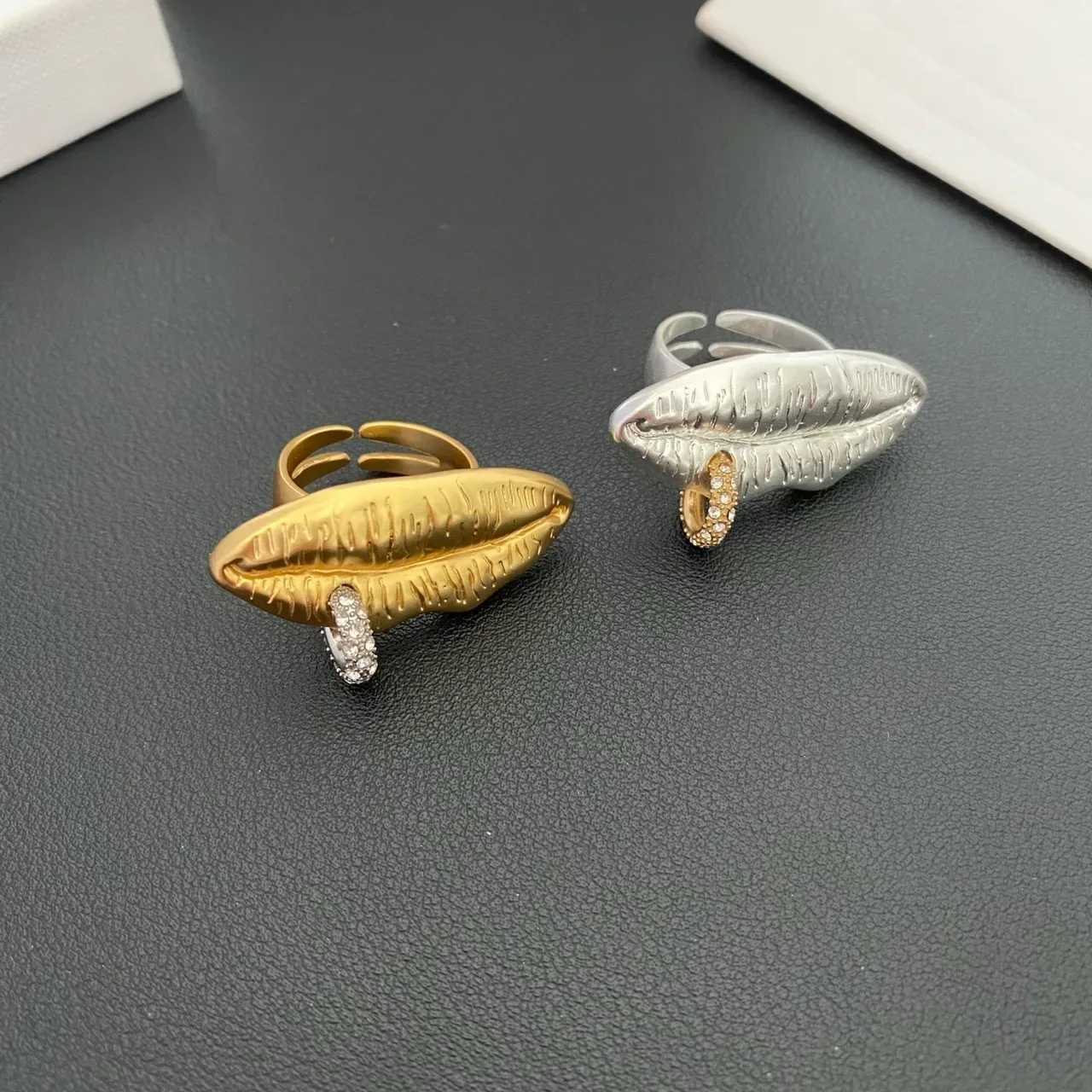Silver Gold Lip-Shaped Textured Surface Ring 8