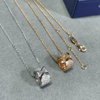 قلادة فضية ذهبية Pavé-Set Stone Surface شكل معلق مثل شريط ملتف