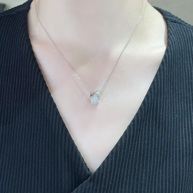Collar de plata y oro Pavé-Set Stone Surface silueta de pendentif en forma de cinta retorcida 8