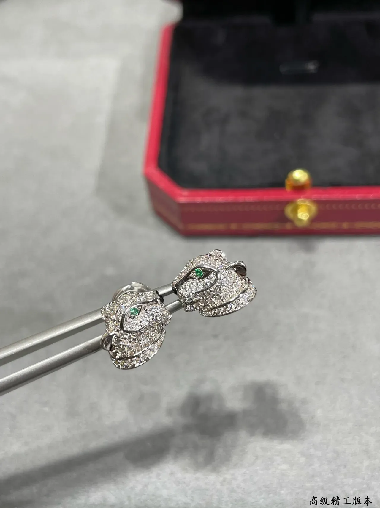 Silver Green Pavé-Set Animal-Head Motif Earrings 3