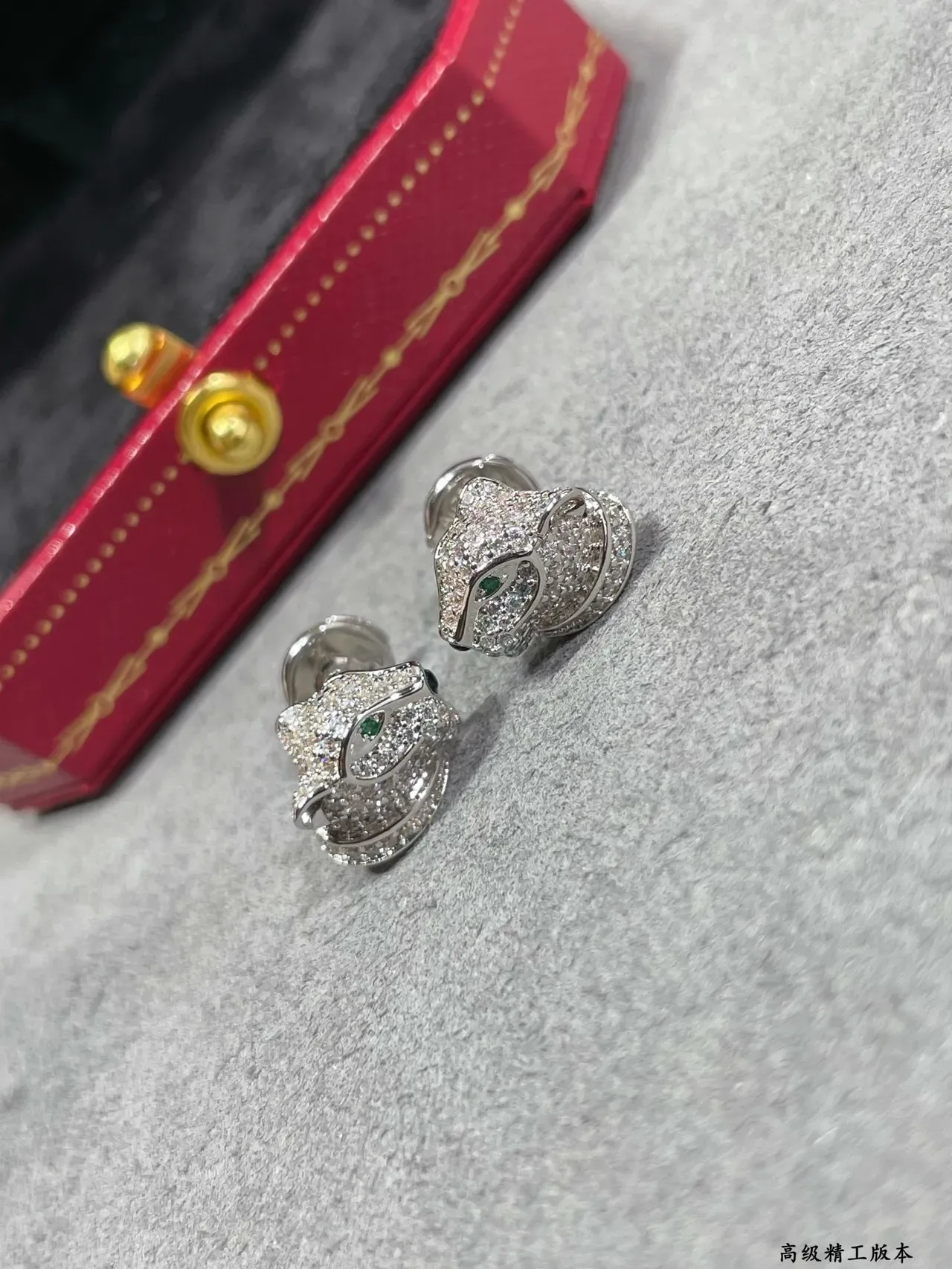Silver Green Pavé-Set Animal-Head Motif Earrings 8