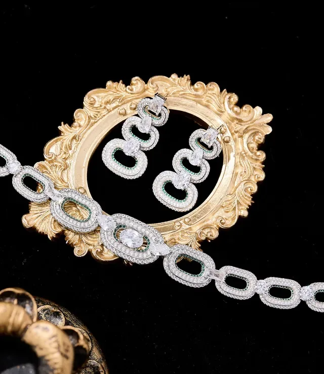 Silver Green Pave-Set Oval-Link Chain High-Polish White Metal Necklace 4