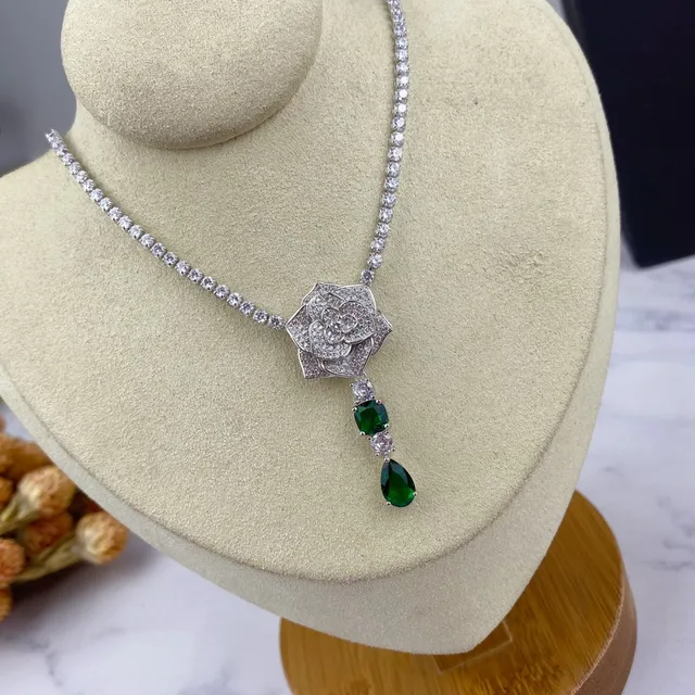 Silver Green Rose-Shaped Pavé Pendant Dangling Gemstone Drops Necklace 3