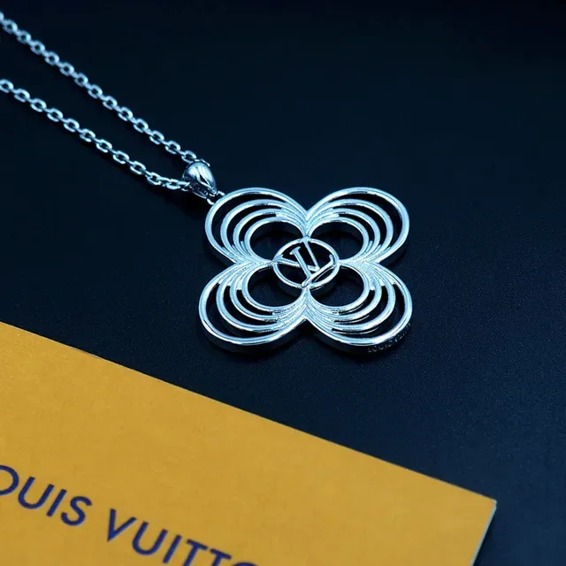 Silver Openwork Floral Pendant Necklace 2