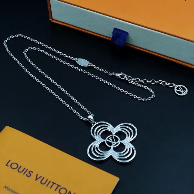 Silver Openwork Floral Pendant Necklace 8