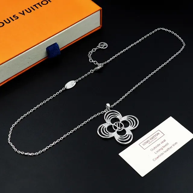 Silver Openwork Floral Pendant Necklace 10