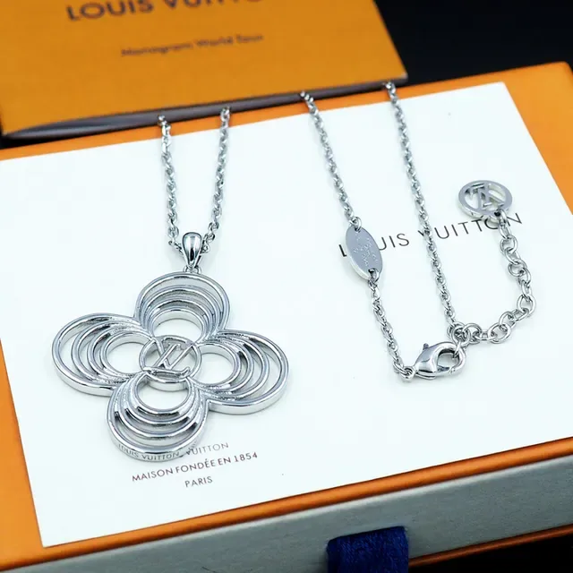 Silver Openwork Floral Pendant Necklace 11