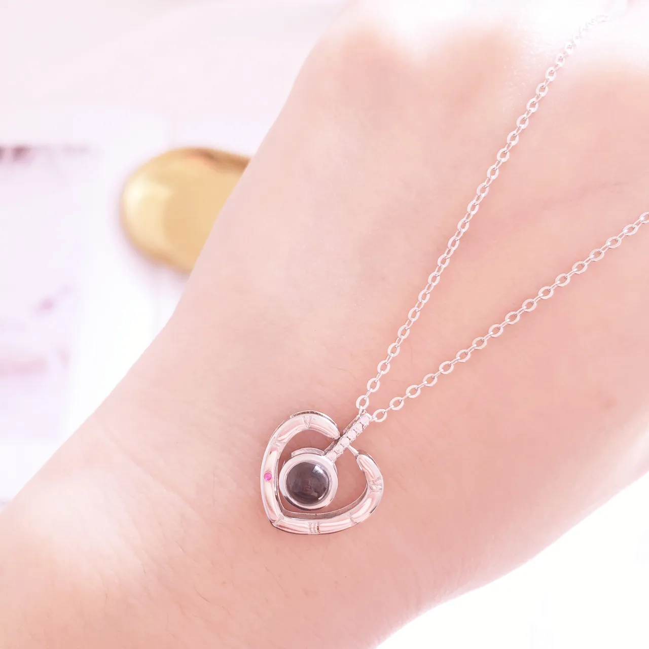 Silver Red Heart-Shaped Openwork Pendant Central Round Bezel-Set Element Necklace 2