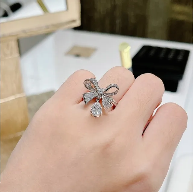Silver Transparent Bow-Shaped Baguette-Cut Ring 9