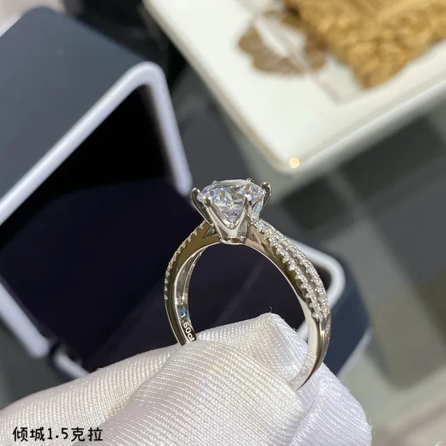 Solitaire Split Shank Pavé Ring 6