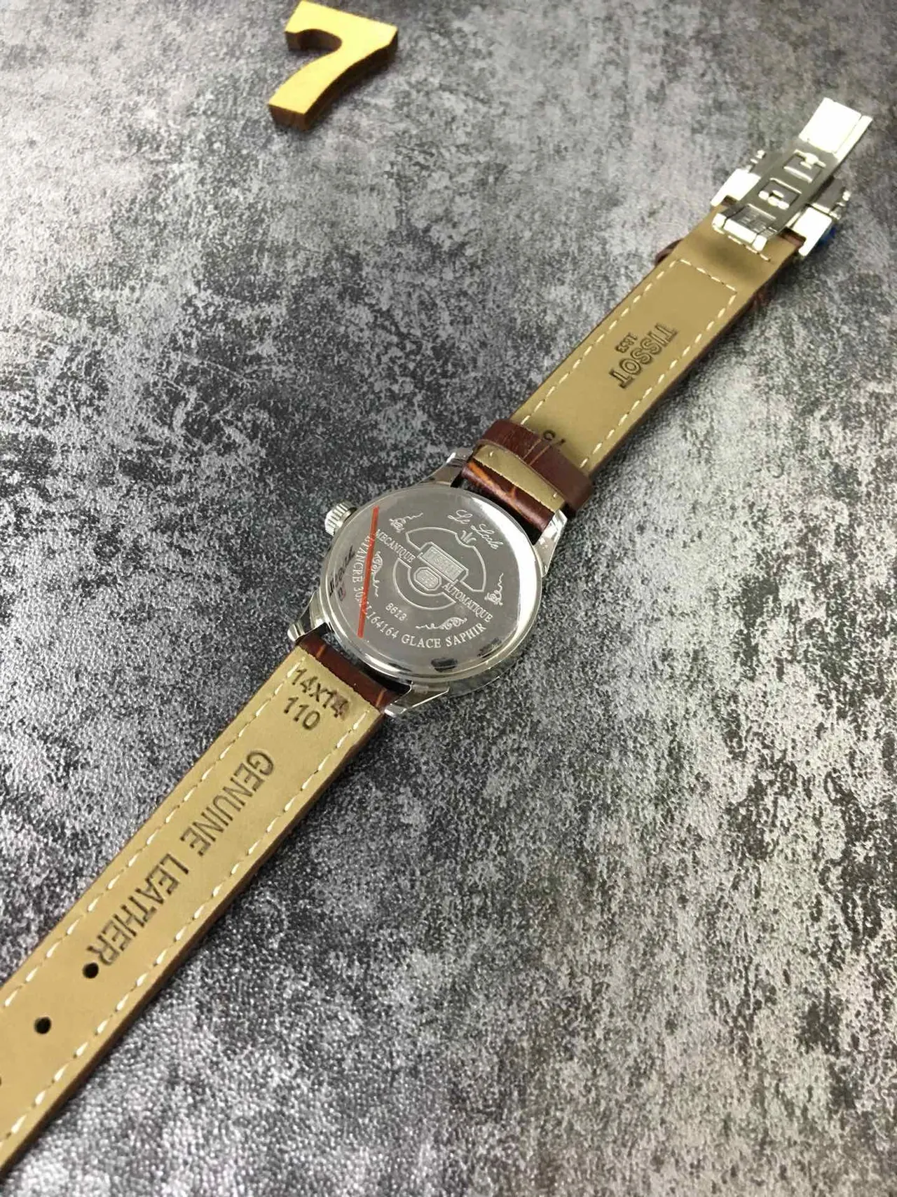 Tissot Le Locle Lunette Or Brun Cadran Blanc Guilloché Montre Quartz 2