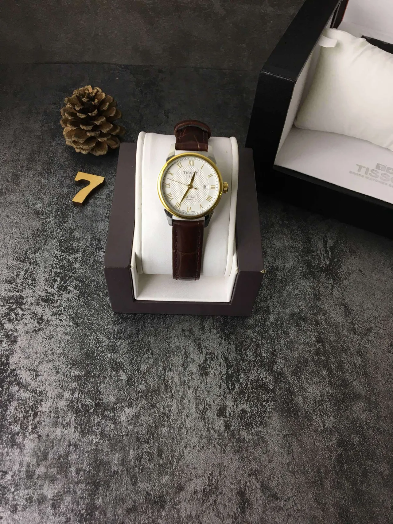 Tissot Le Locle Lunette Or Brun Cadran Blanc Guilloché Montre Quartz 3
