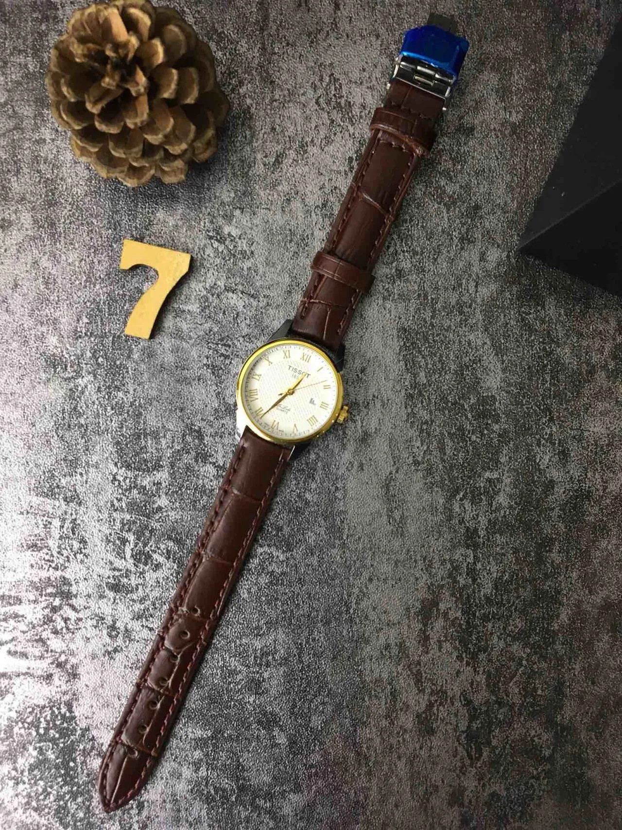 Tissot Le Locle Lunette Or Brun Cadran Blanc Guilloché Montre Quartz 4