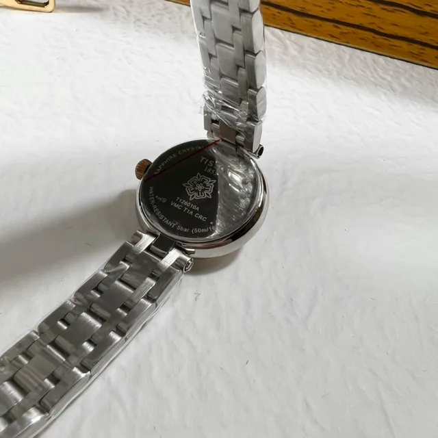 Tissot রূপালী সাদা গোল কেস সানবার্স্ট ডায়াল কোয়ার্ট्ज ওয়াচ 2