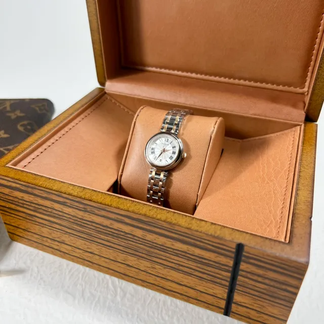 Tissot রূপালী সাদা গোল কেস সানবার্স্ট ডায়াল কোয়ার্ট्ज ওয়াচ 3