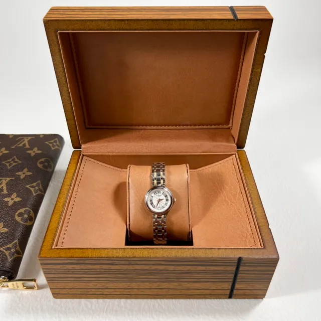 Tissot রূপালী সাদা গোল কেস সানবার্স্ট ডায়াল কোয়ার্ট्ज ওয়াচ 4