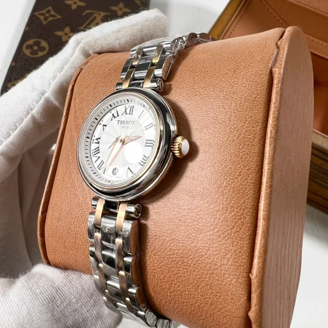 Tissot রূপালী সাদা গোল কেস সানবার্স্ট ডায়াল কোয়ার্ট्ज ওয়াচ 5