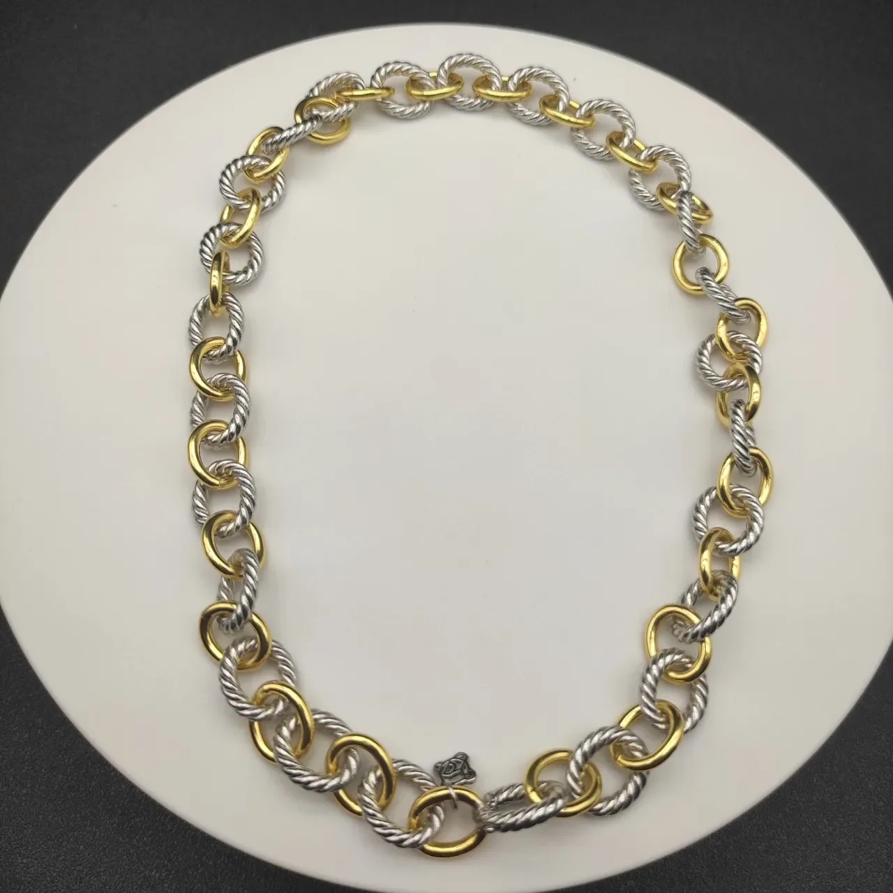 Two-Tone Twisted Rope Link Necklace 4