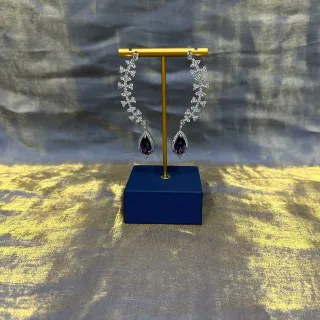 Brincos inspirados em videira pavé gota gema roxa