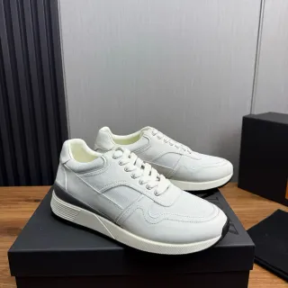 Zapatillas Lifestyle con Paneles Blancos y Grises en Capas