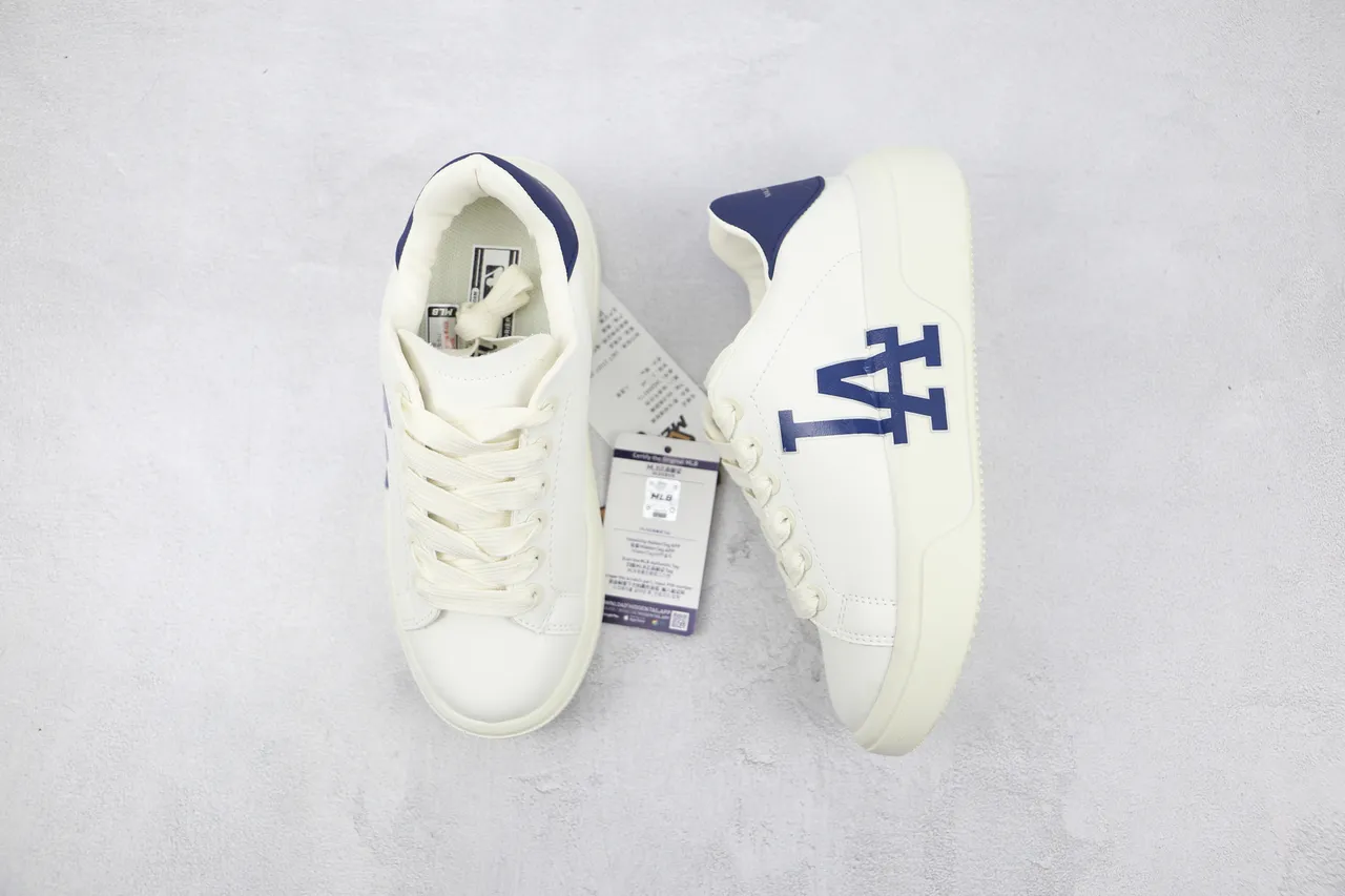 White and Navy LA Logo Platform Lifestyle Sneaker 2