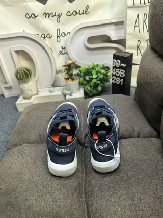 Sandalias Casuales Perforadas con Cordones en Blanco, Azul, Naranja 8
