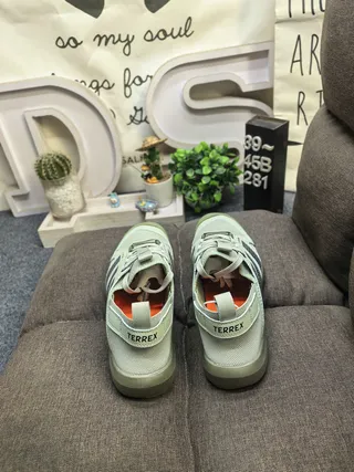 Sandalias Casuales Perforadas con Cordones en Blanco, Azul, Naranja 18