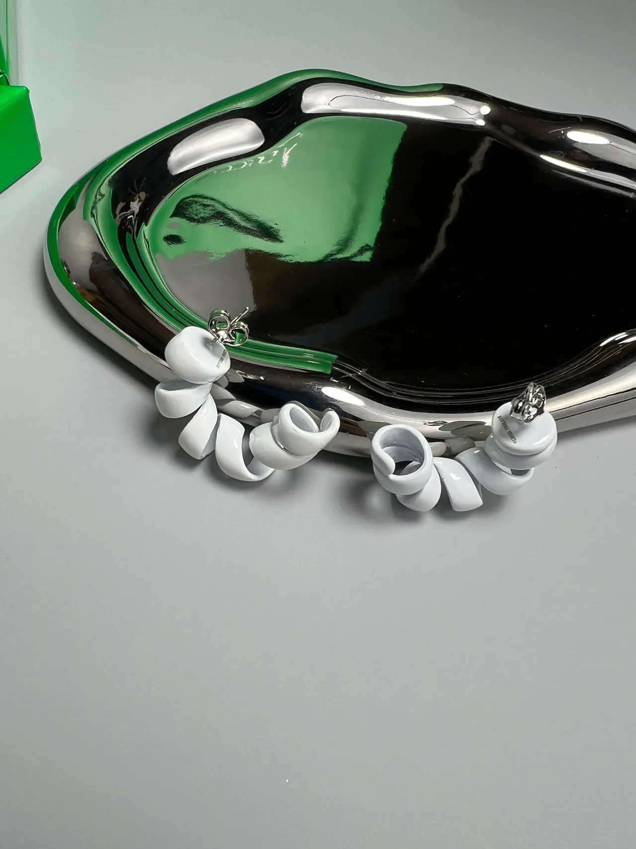 White Sculptural Segmented Twisted Hoop Earrings 3