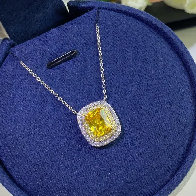 Brincos de prata com pedra central de corte cushion amarela e halo 2