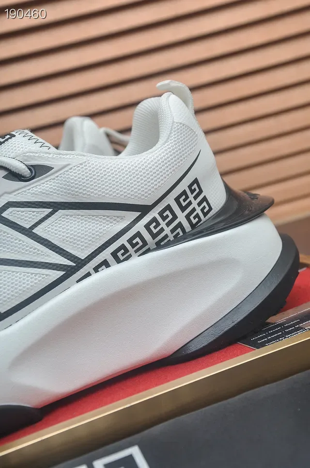 Givenchy Spectre Blanc et Noir baskets lifestyle géométriques 4
