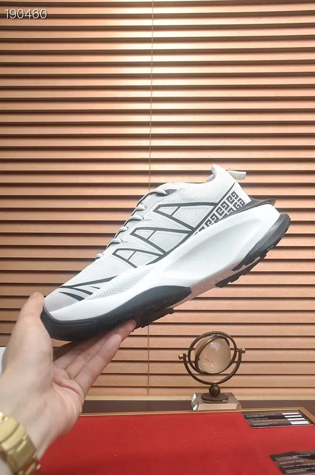 Givenchy Spectre Blanc et Noir baskets lifestyle géométriques 5