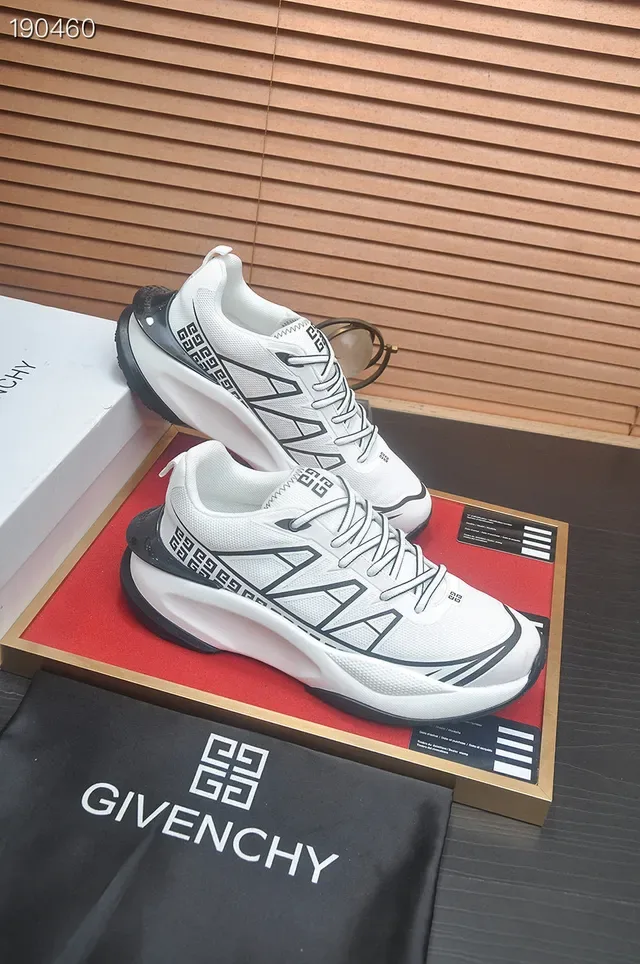 Givenchy Spectre Blanc et Noir baskets lifestyle géométriques 6