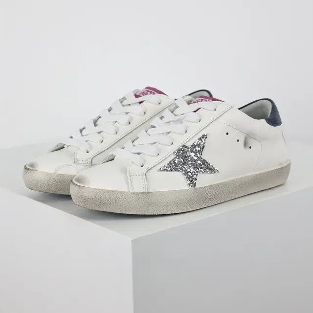 Golden Goose Super-Star tênis lifestyle de couro branco desgastado com estrela brilhante 2