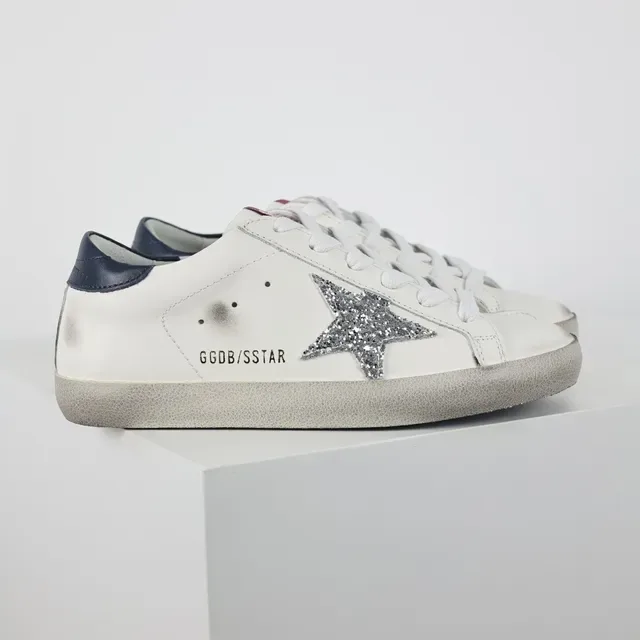 Golden Goose Super-Star tênis lifestyle de couro branco desgastado com estrela brilhante 3