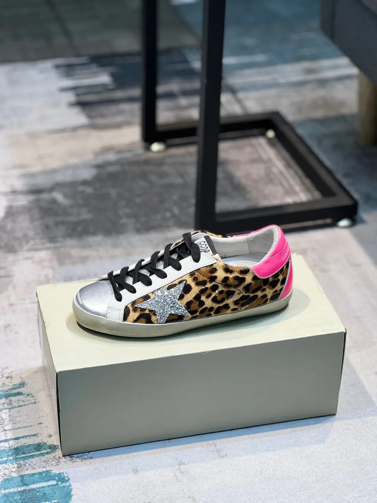 Golden Goose Superstar Chaussures lifestyle à imprimé léopard et étoile scintillante 1