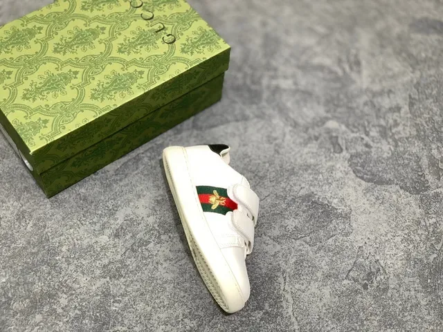Gucci Ace White Green Low-Top Velcro Strap Lifestyle Sneakers 2