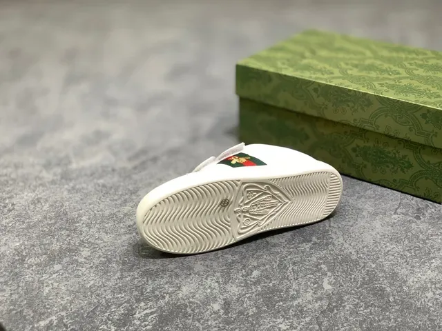 Gucci Ace White Green Low-Top Velcro Strap Lifestyle Sneakers 10