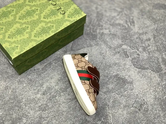 Gucci Ace White Green Low-Top Velcro Strap Lifestyle Sneakers 11