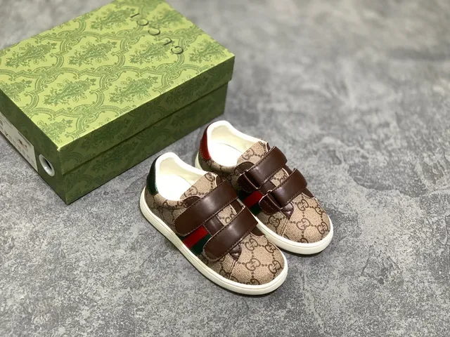 Gucci Ace White Green Low-Top Velcro Strap Lifestyle Sneakers 12