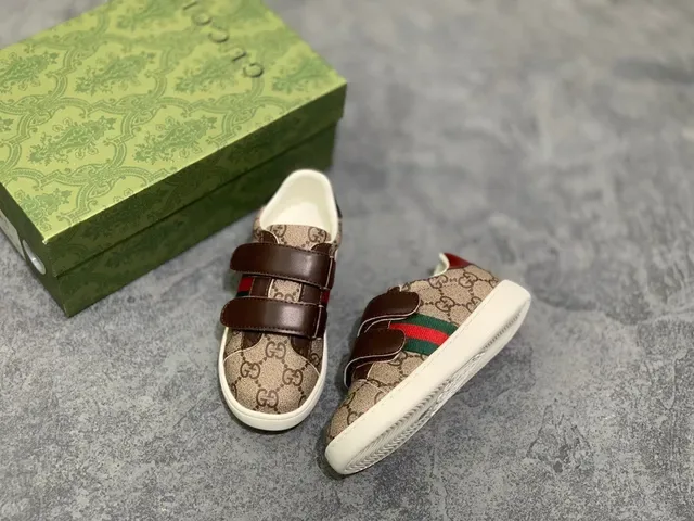 Gucci Ace White Green Low-Top Velcro Strap Lifestyle Sneakers 13