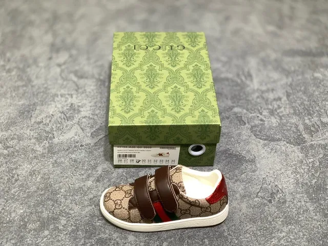 Gucci Ace White Green Low-Top Velcro Strap Lifestyle Sneakers 14
