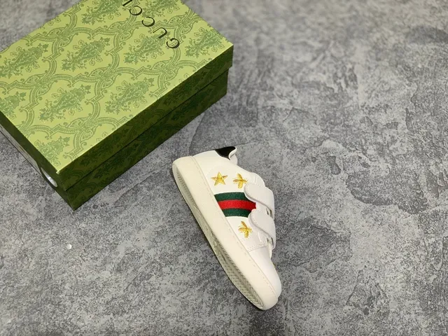 Gucci Ace White Green Low-Top Velcro Strap Lifestyle Sneakers 19