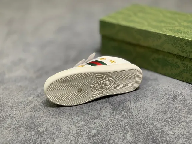 Gucci Ace White Green Low-Top Velcro Strap Lifestyle Sneakers 24