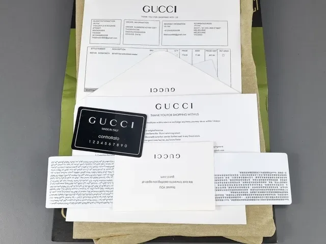 Gucci Ace White Green Red Web Stripe Embroidered Pig Lifestyle Sneakers 9