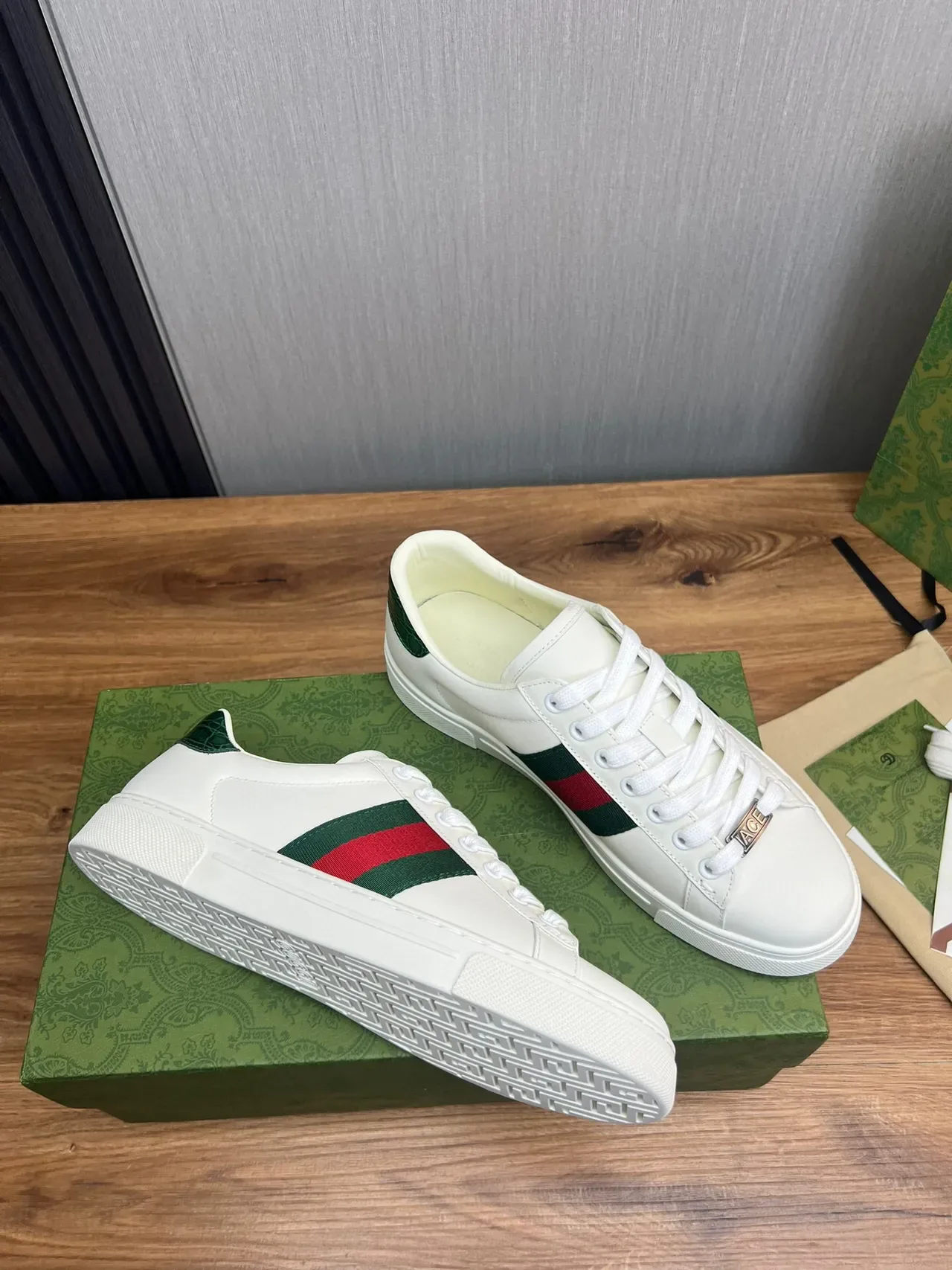 Gucci Ace sneakers lifestyle blanc vert rouge web stripe 4